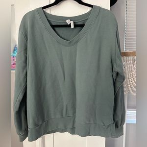 Z by Zella sweatshirt with cut out on back